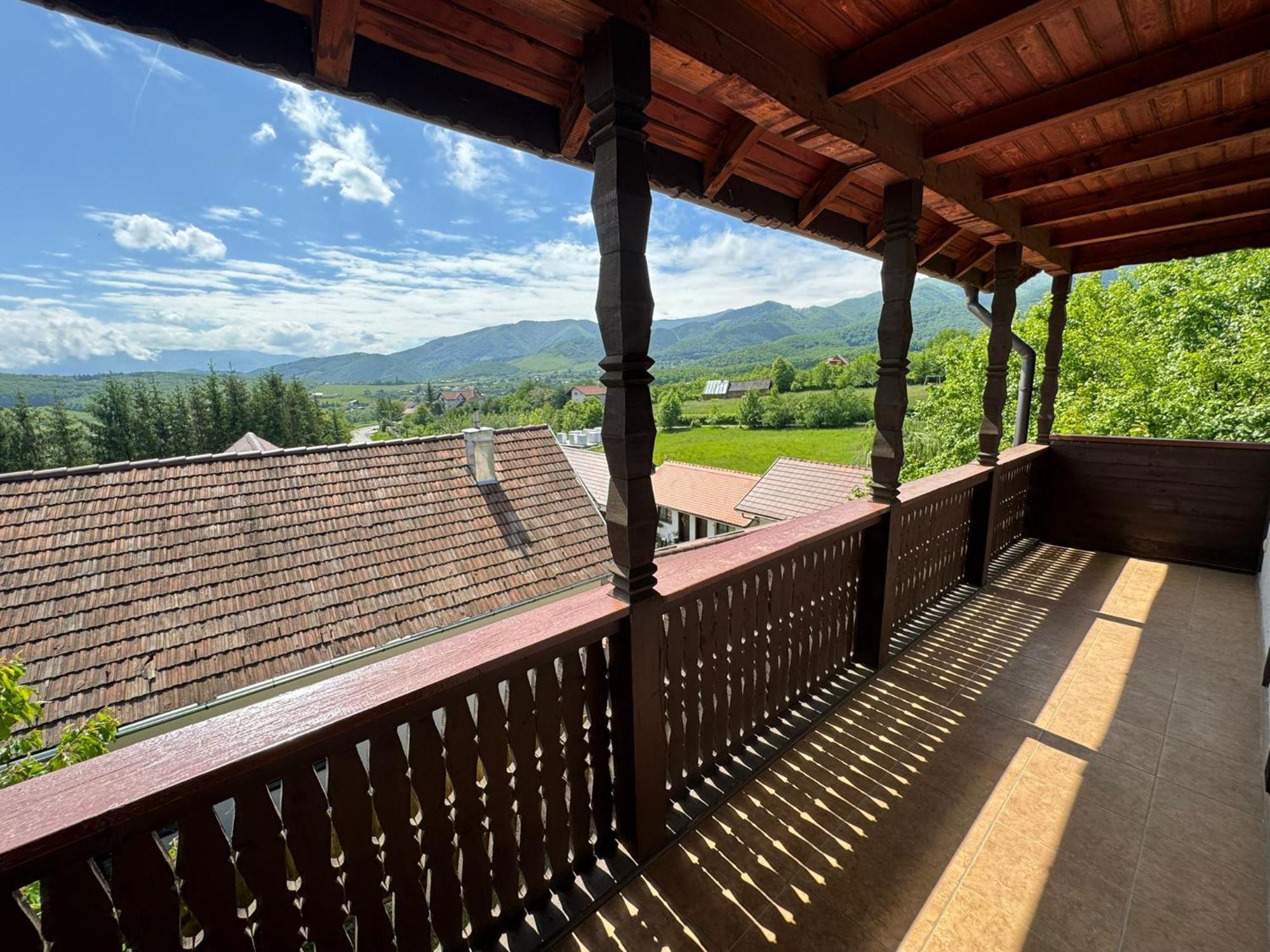 Отель Casa Amalia Tocile -Sadu Экстерьер фото