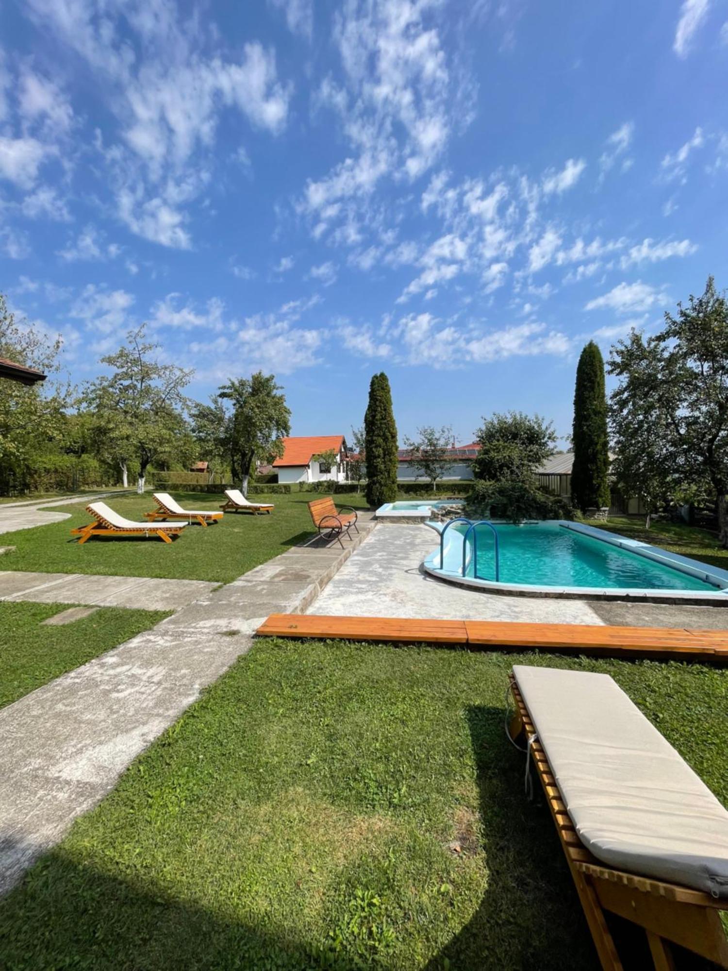 Отель Casa Amalia Tocile -Sadu Экстерьер фото