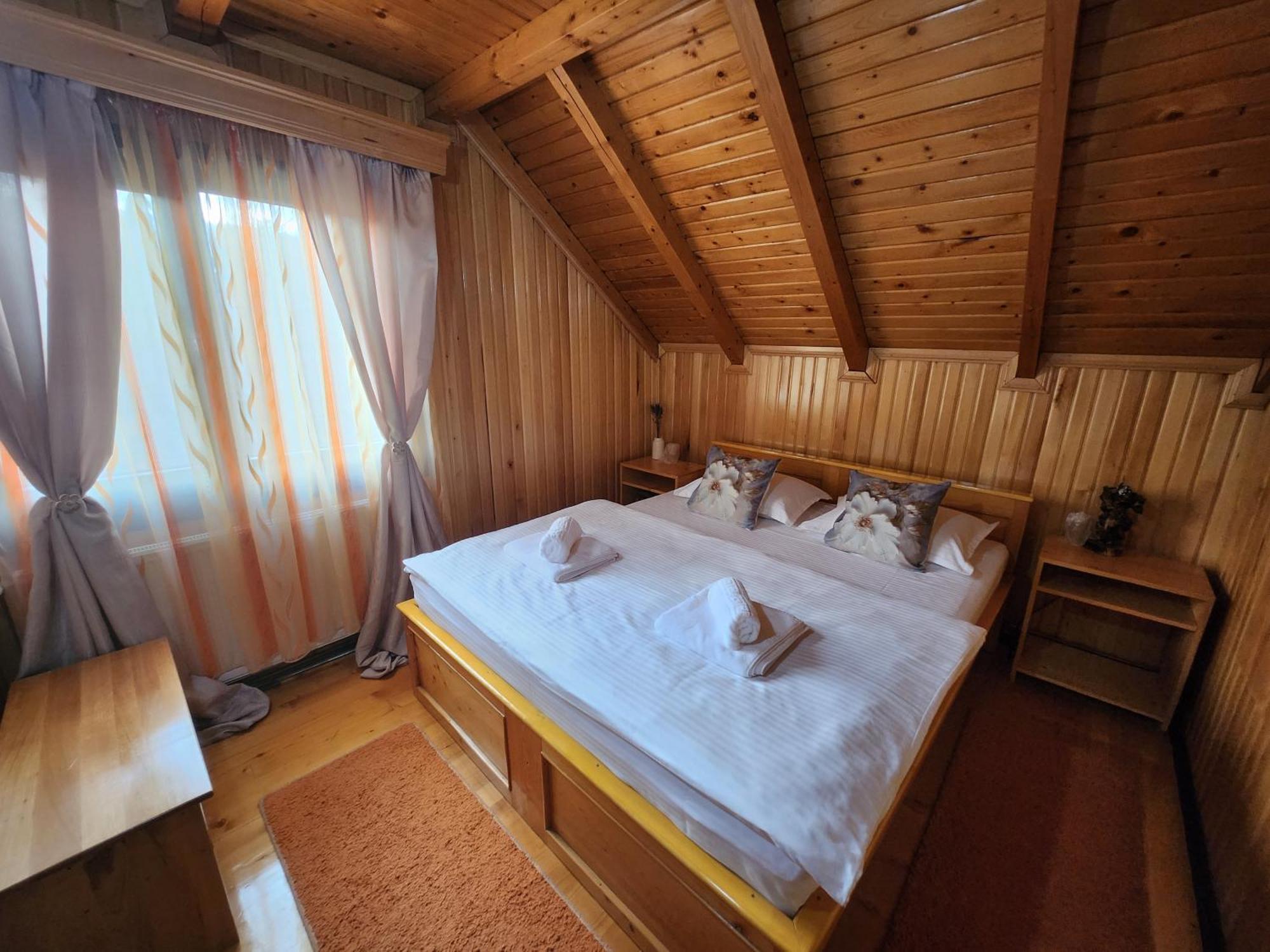 Отель Casa Amalia Tocile -Sadu Экстерьер фото